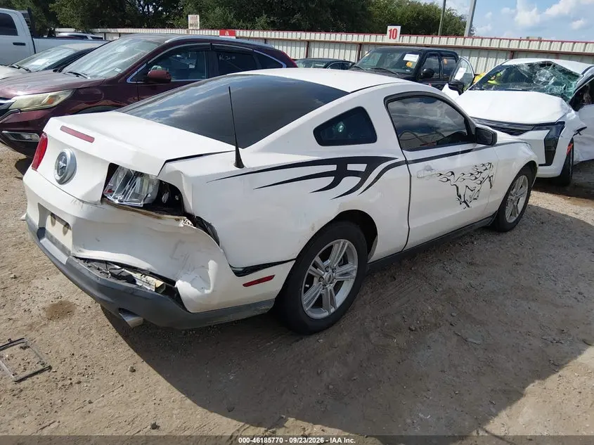 2011 FORD MUSTANG V6