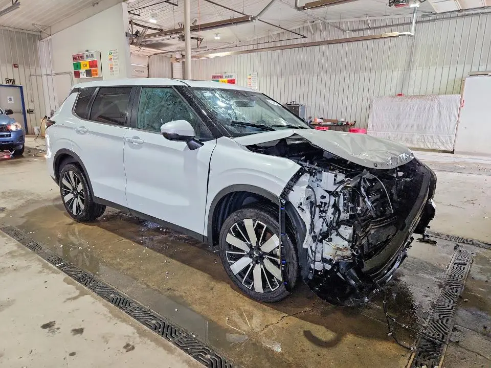 2025 MITSUBISHI OUTLANDER SE  