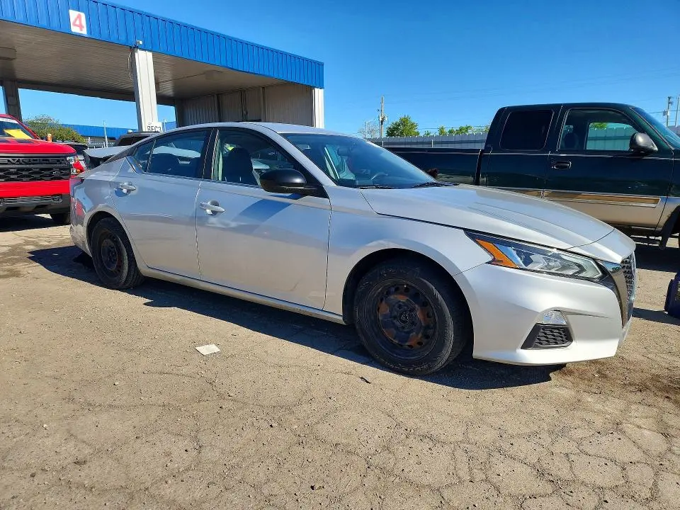 2019 NISSAN ALTIMA SR  