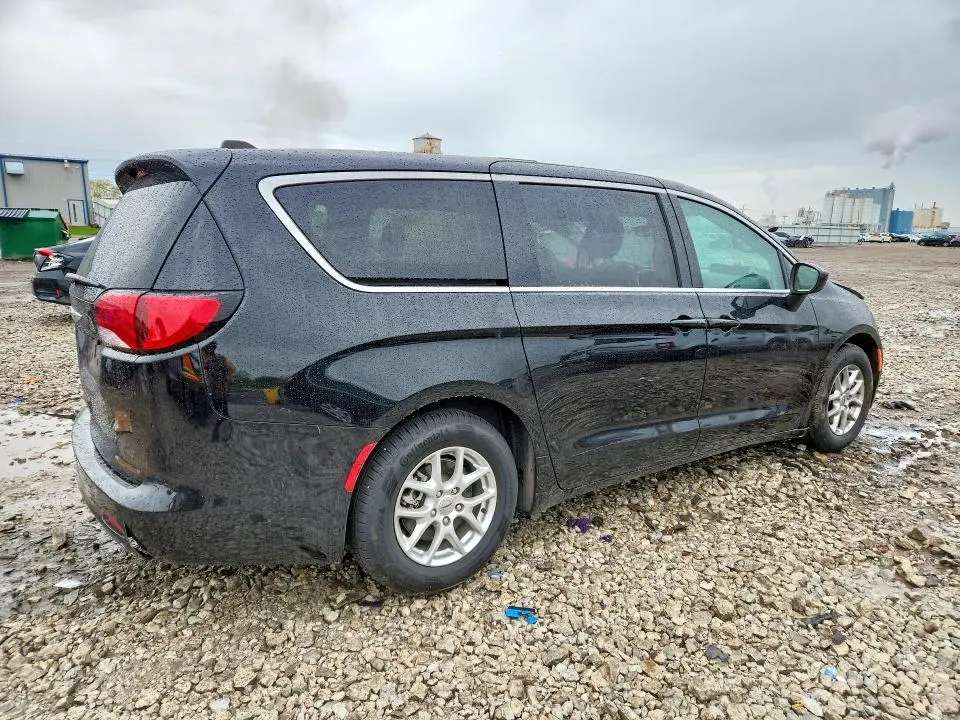 2024 CHRYSLER VOYAGER LX  