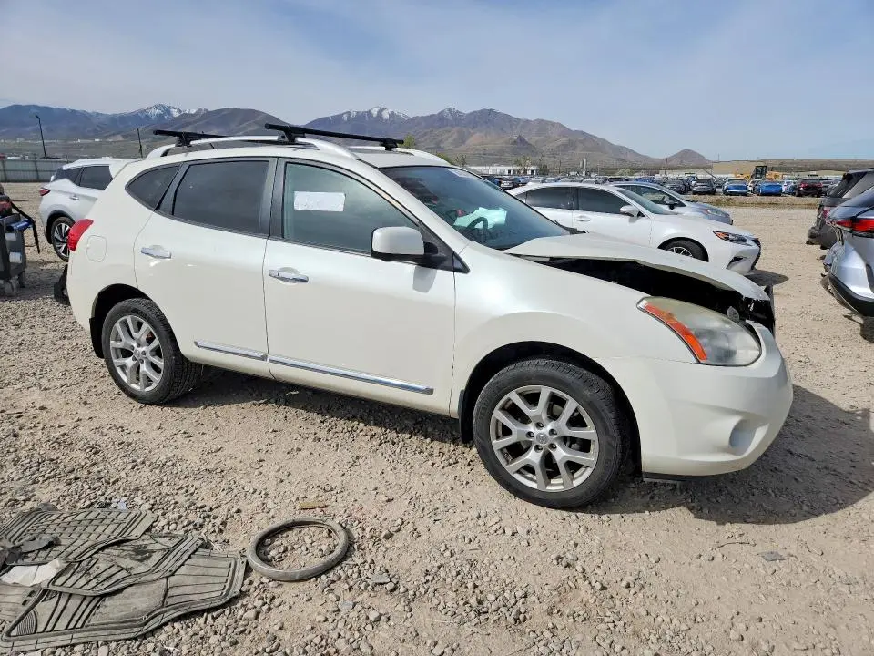 2013 NISSAN ROGUE S  