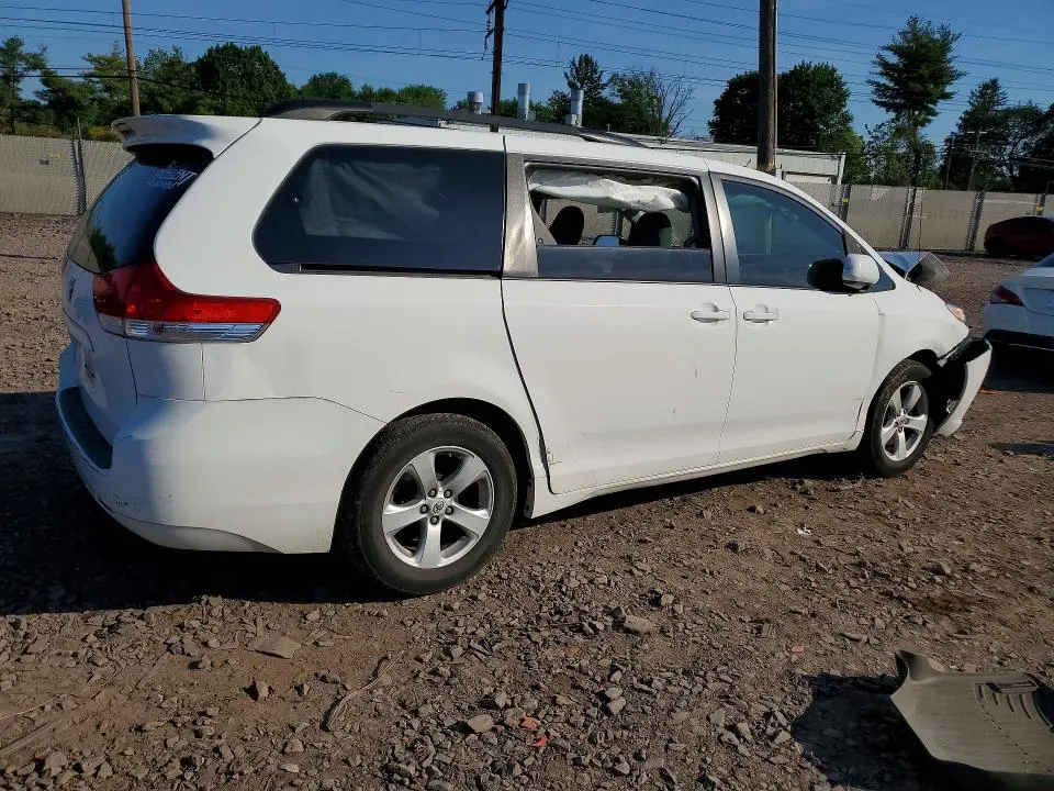 2011 TOYOTA SIENNA LE  