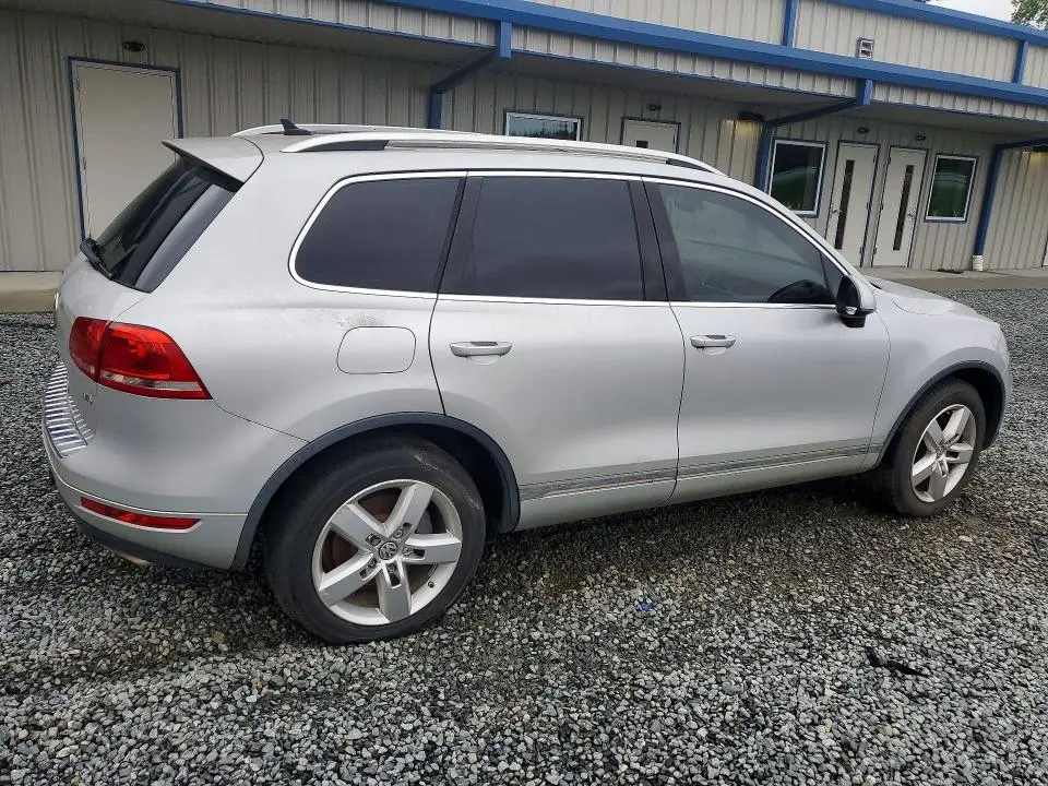 2013 VOLKSWAGEN TOUAREG V6  