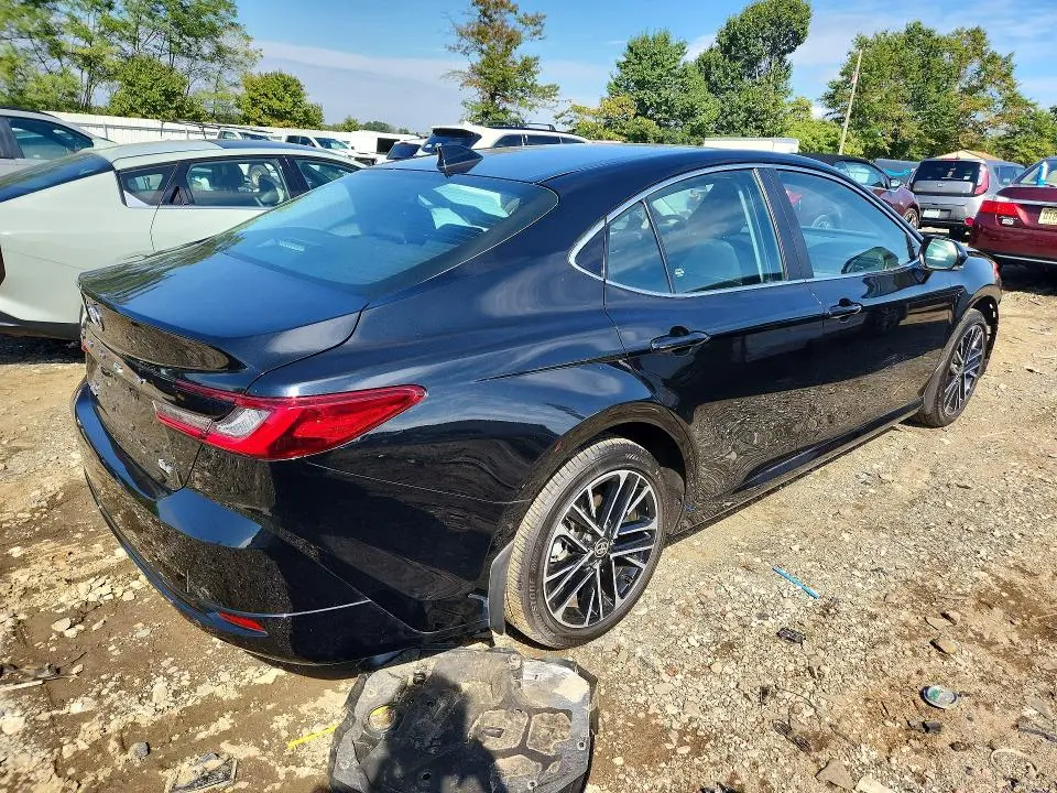 2025 TOYOTA CAMRY XLE  