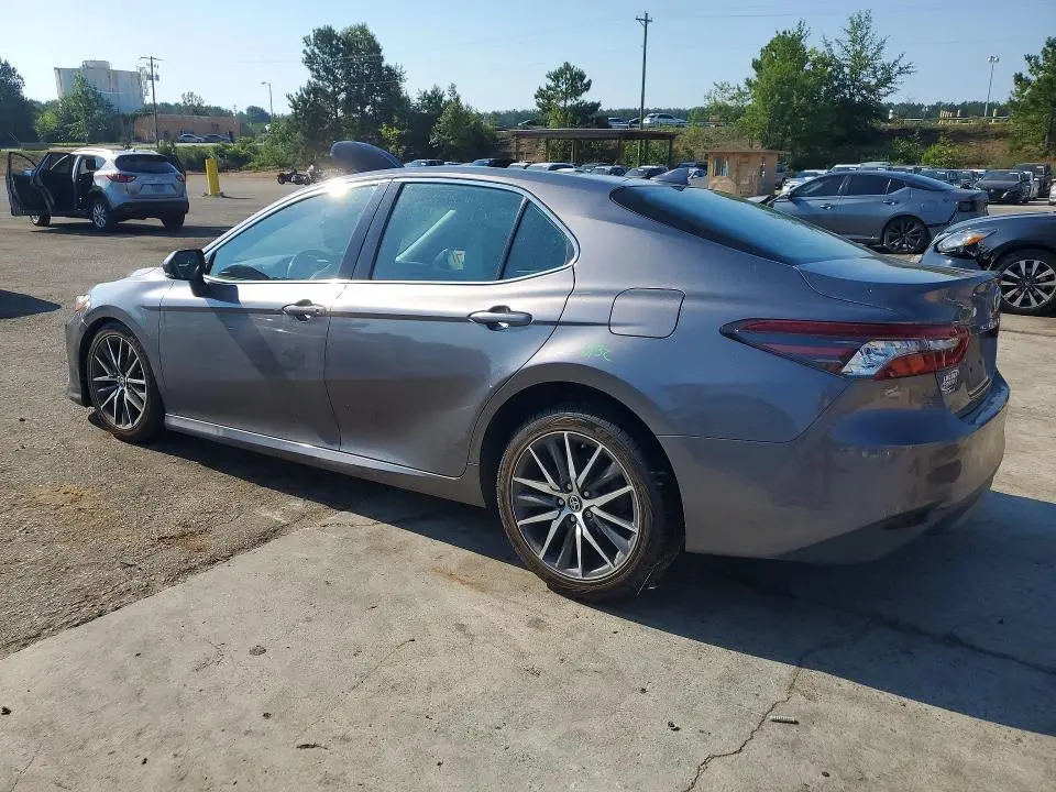 2022 TOYOTA CAMRY XLE  