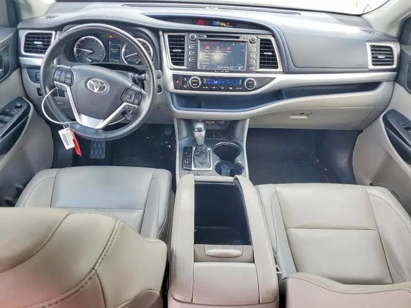 2019 TOYOTA HIGHLANDER XLE  