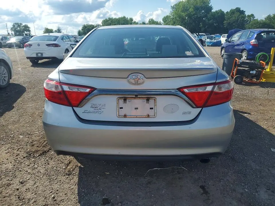 2015 TOYOTA CAMRY SE  