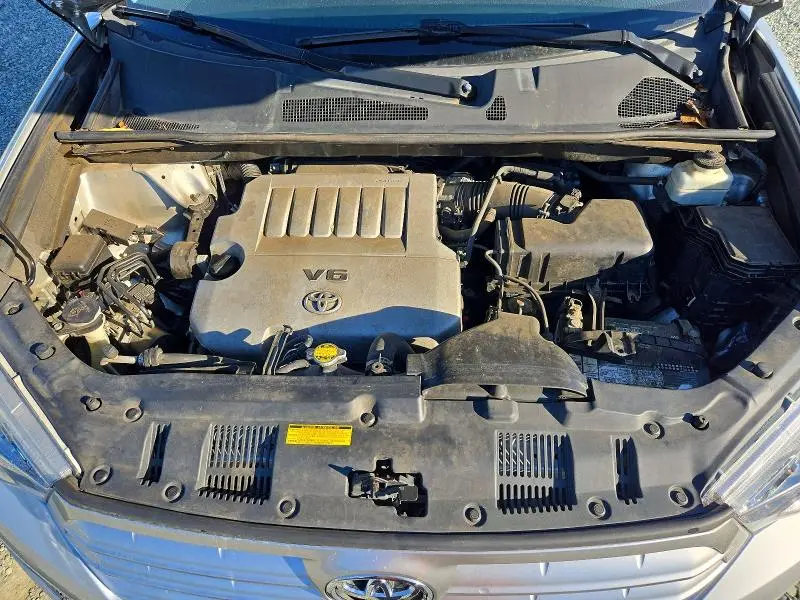 2011 TOYOTA HIGHLANDER SE  