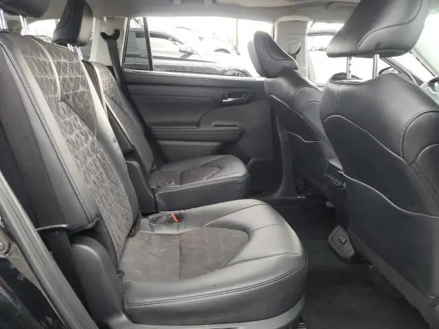 2024 TOYOTA HIGHLANDER HYBRID XLE  