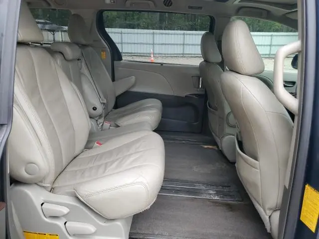 2014 TOYOTA SIENNA XLE  