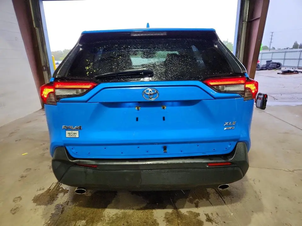 2019 TOYOTA RAV4 XLE  
