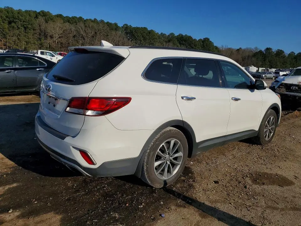 2018 HYUNDAI SANTA FE SE  