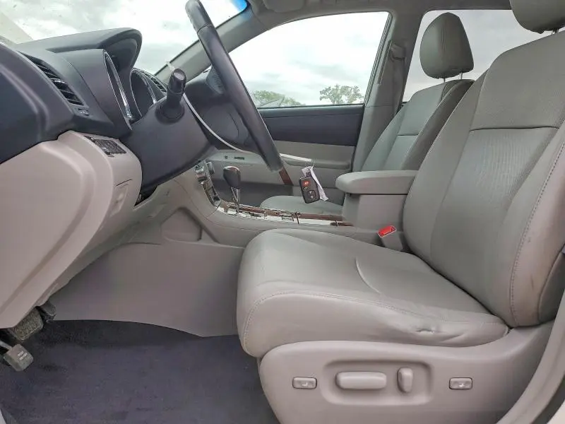 2013 TOYOTA HIGHLANDER LIMITED  