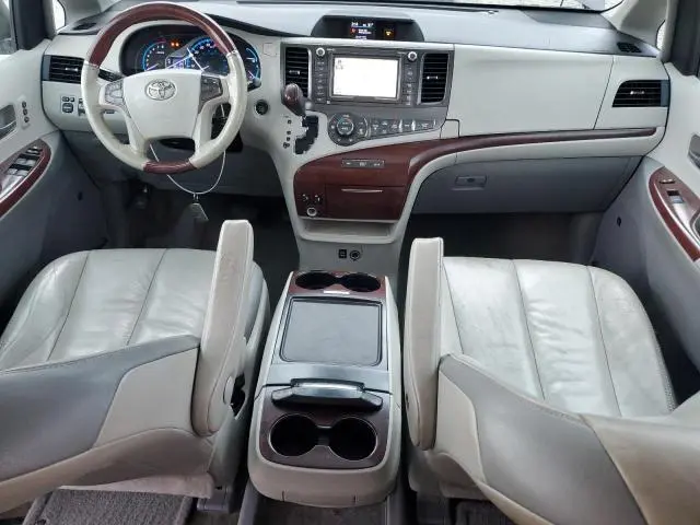 2012 TOYOTA SIENNA XLE  