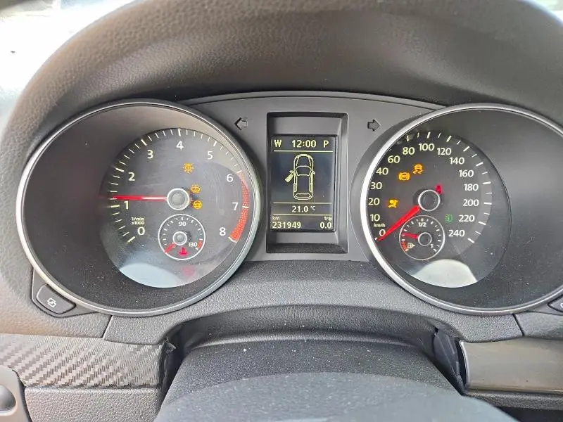 2011 VOLKSWAGEN GOLF   
