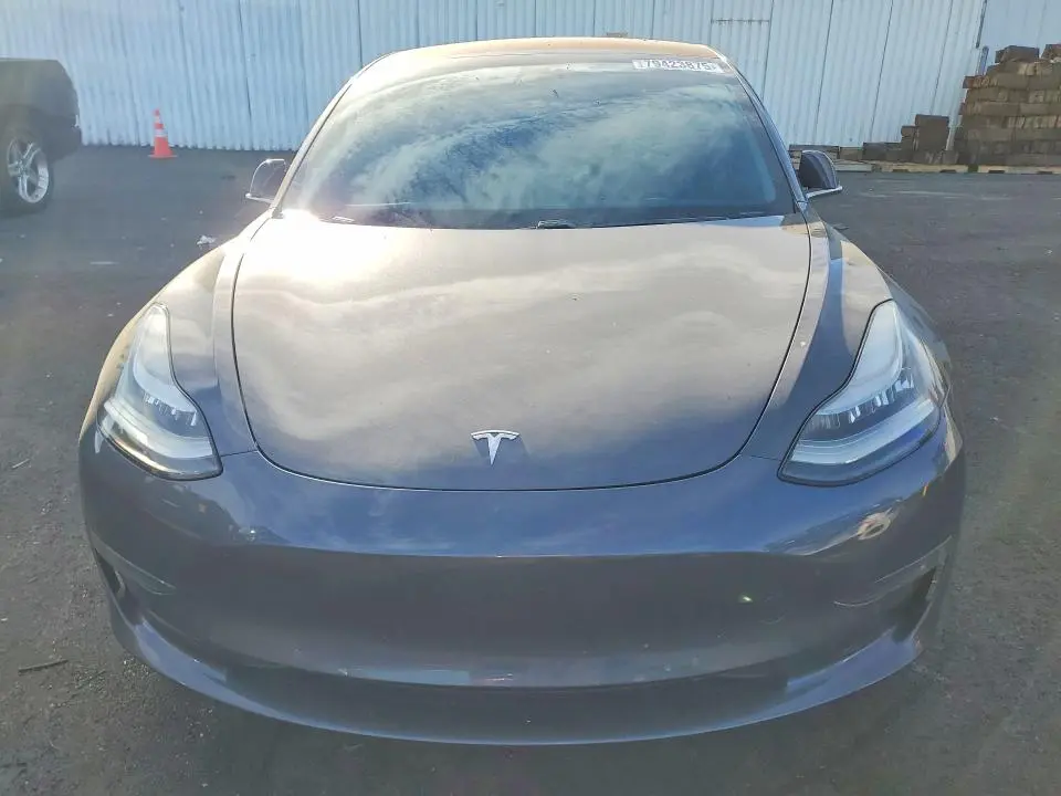2018 TESLA MODEL 3   