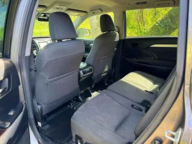2017 TOYOTA HIGHLANDER LE  