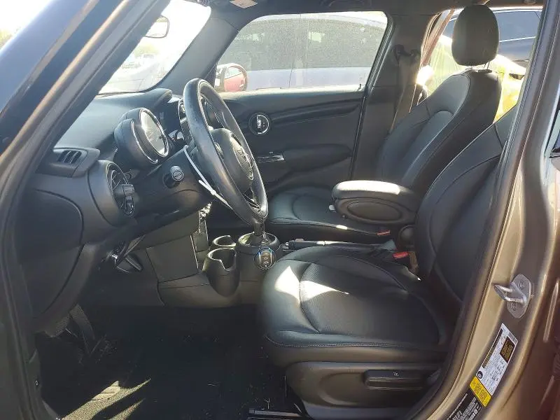 2021 MINI COOPER   