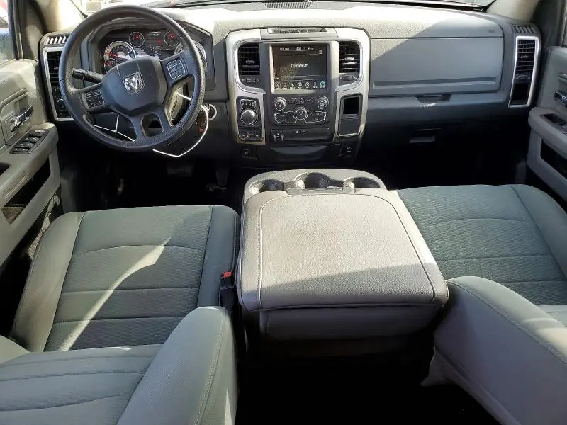 2016 RAM 1500 SLT  