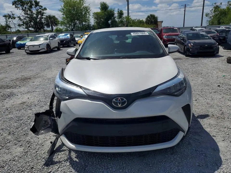 2022 TOYOTA C-HR XLE  