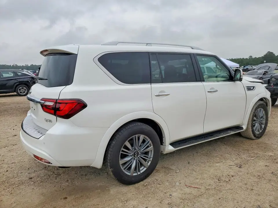 2022 INFINITI QX80 LUXE  