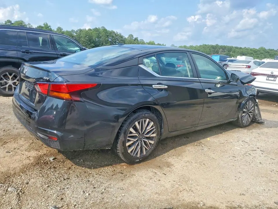 2023 NISSAN ALTIMA SV  