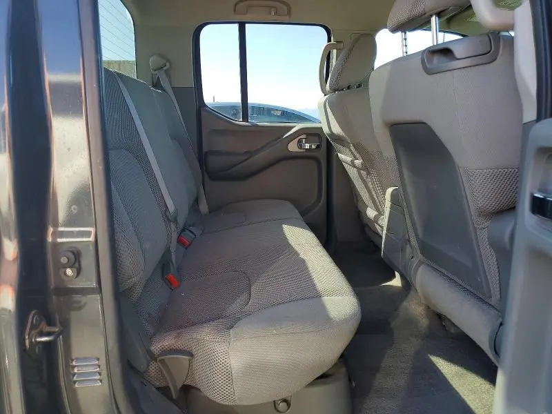 2010 NISSAN FRONTIER CREW CAB SE  