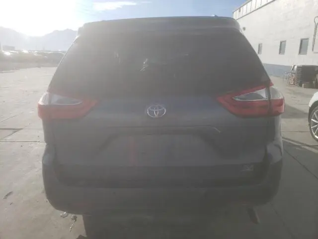 2017 TOYOTA SIENNA XLE  