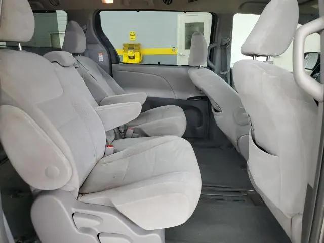 2015 TOYOTA SIENNA LE