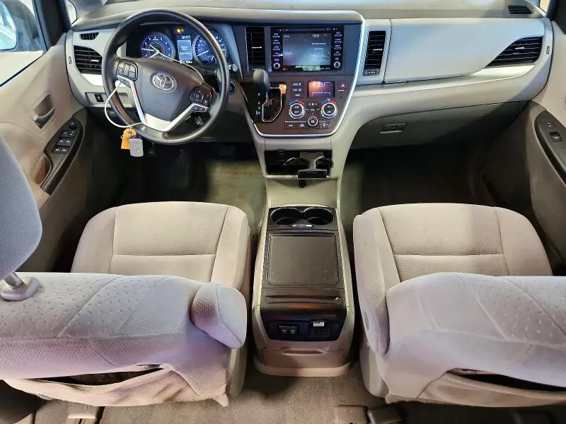 2020 TOYOTA SIENNA LE  