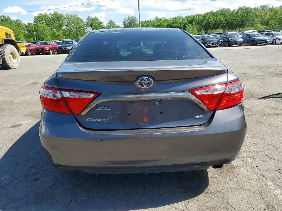 2016 TOYOTA CAMRY SE  