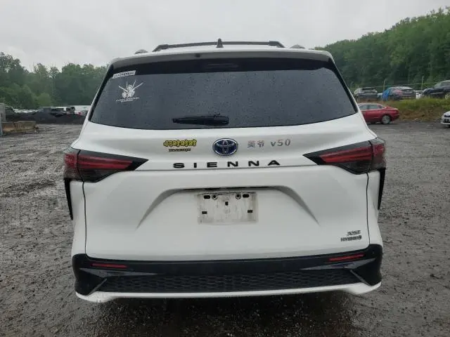 2021 TOYOTA SIENNA XSE  