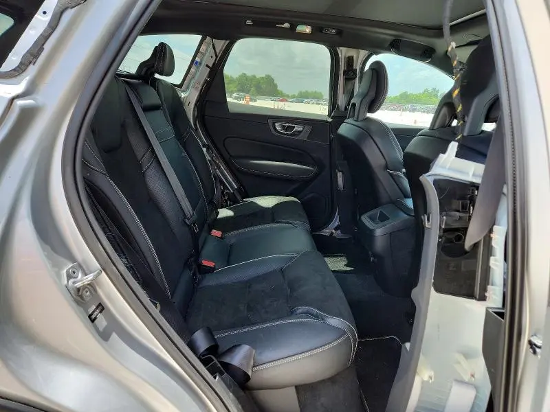 2018 VOLVO XC60 T6 R-DESIGN  