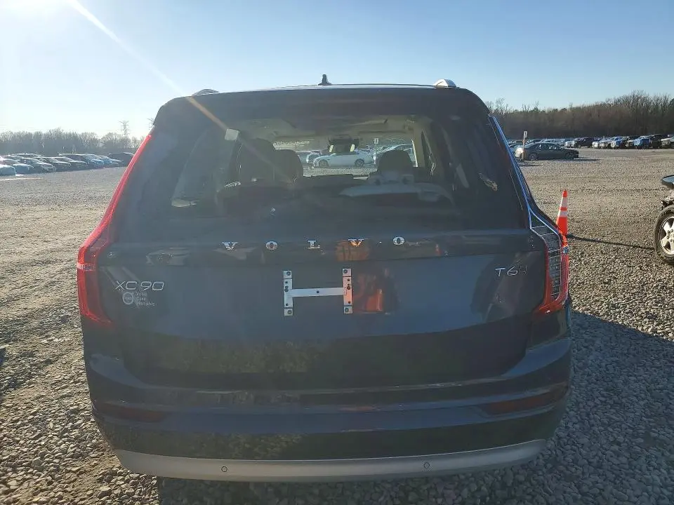 2022 VOLVO XC90 T6 MOMENTUM  