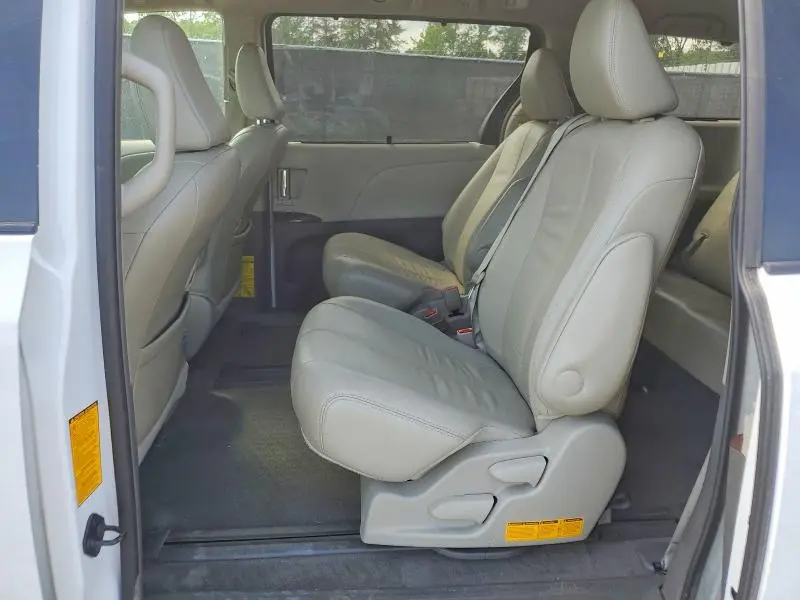2013 TOYOTA SIENNA XLE 8-PASSENGER  