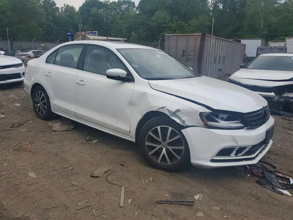2017 VOLKSWAGEN JETTA SE  
