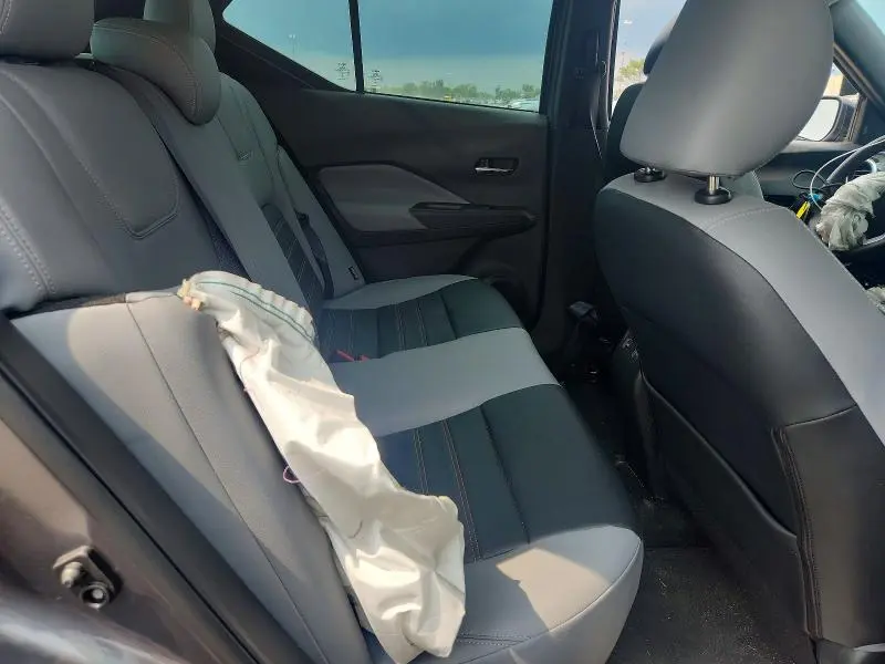 2023 NISSAN KICKS SR  