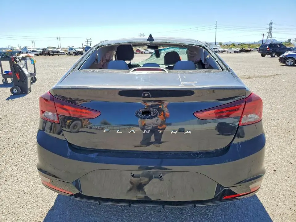 2020 HYUNDAI ELANTRA SEL  