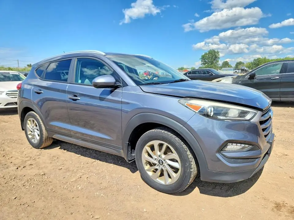 2016 HYUNDAI TUCSON SE  