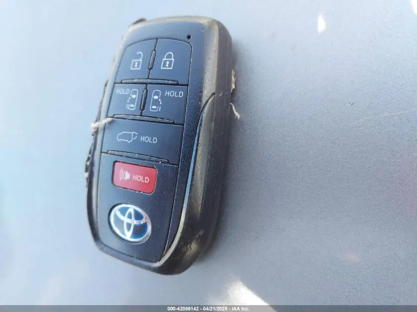 2022 TOYOTA SIENNA XLE WOODLAND EDITION