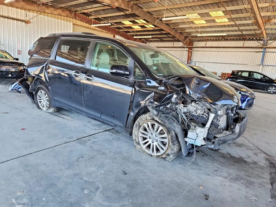 2016 TOYOTA SIENNA XLE PREMIUM 8-PASSENGER  