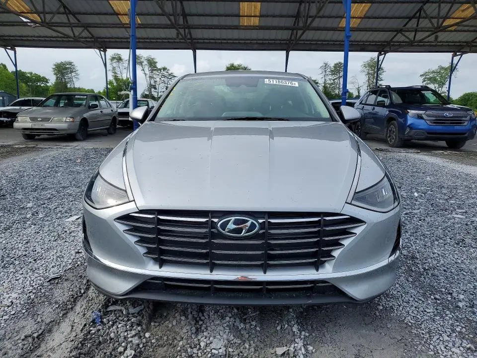 2022 HYUNDAI SONATA SE  