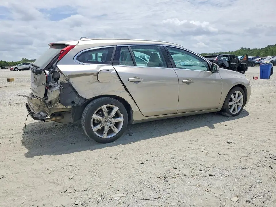2016 VOLVO V60 T5 PLATINUM  