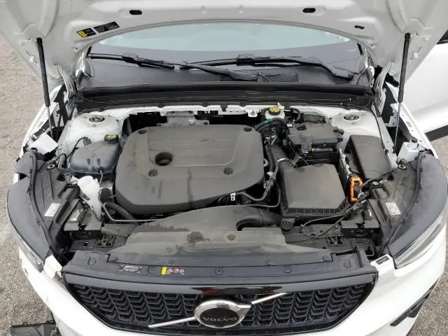 2024 VOLVO XC40 PLUS  