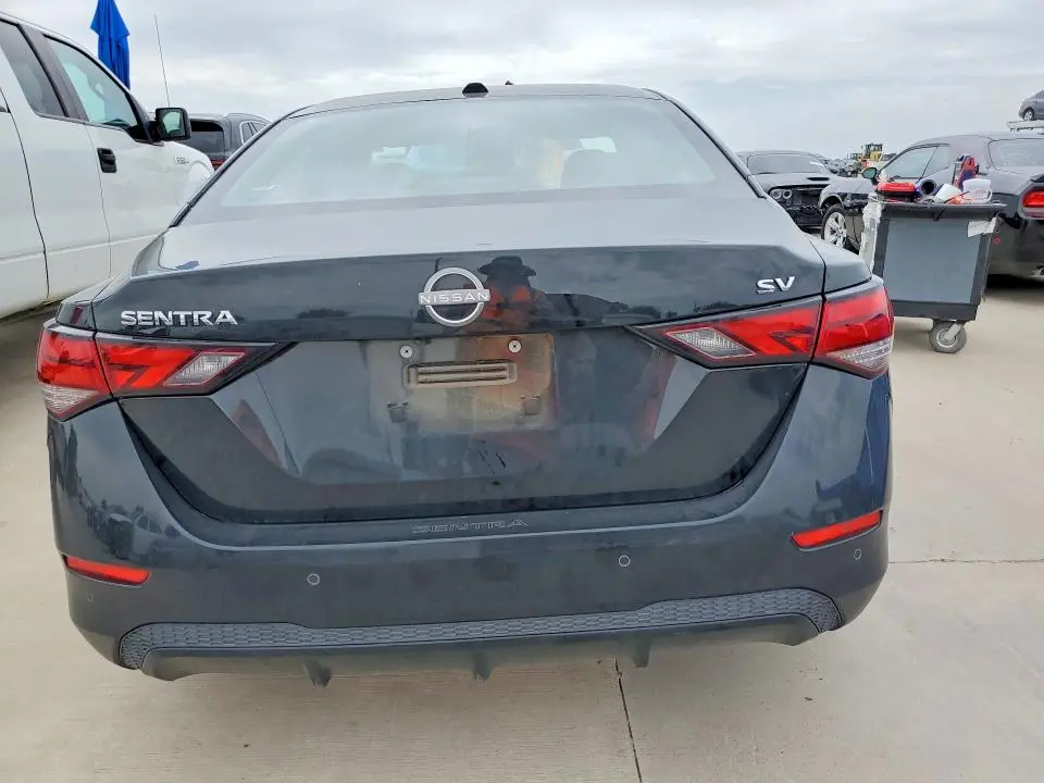 2024 NISSAN SENTRA SV  