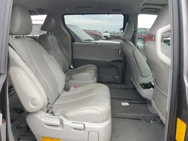 2013 TOYOTA SIENNA XLE  