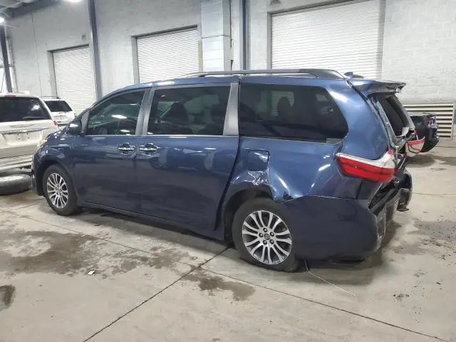 2018 TOYOTA SIENNA XLE  