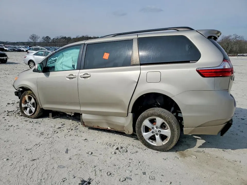 2015 TOYOTA SIENNA LE  