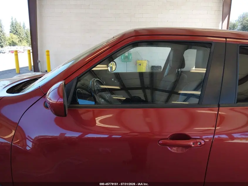 2013 NISSAN JUKE SL