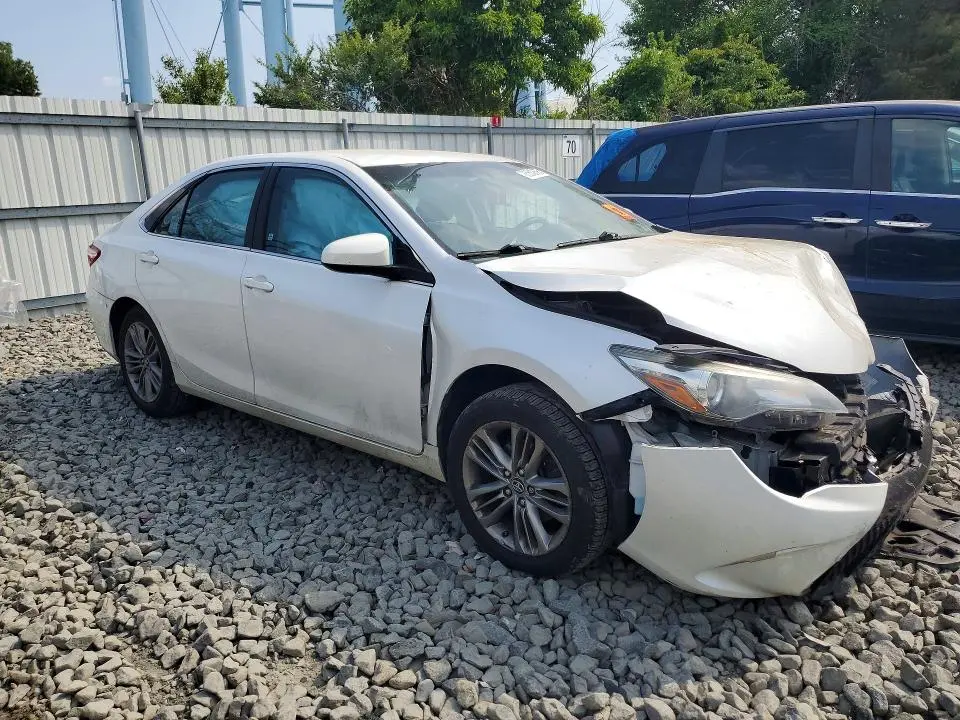 2016 TOYOTA CAMRY SE  